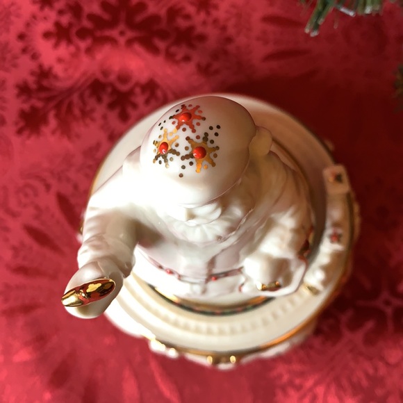 Lenox “China Jewels Musicals Collection” Santa with Train and gifts music box - Picture 11 of 11